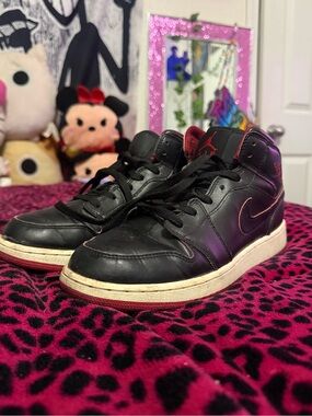 Nike Black and Red Mid-Top Sneakers